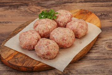 Raw turkey meatball for cooking