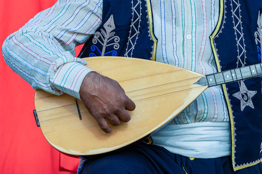 Saz (Baglama): Turkish traditional musical instrument