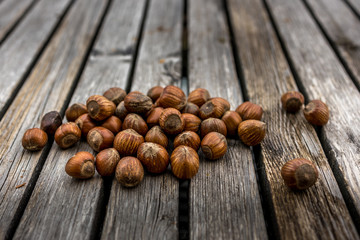 Fruits sec arachide noix noisettes sur fond en bois