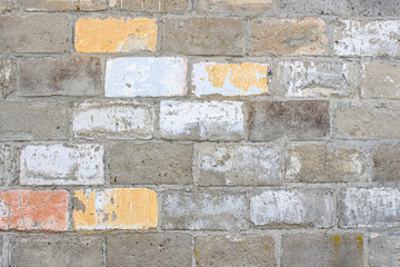 Tło - stary mur. Ściana z pomalowanych cegieł.