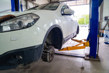 assembly or dismantling of the wheels on lift in workshop.