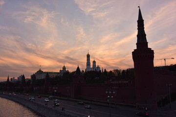 Naklejka premium 夕暮れ時のクレムリン。モスクワ、ロシア。the wall of Kremlin in sun set time, Moscow, Russia.