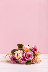 Lovely bouquet of roses copy space © FreepikCompany