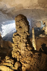 Grotte de la baie d'Halong, Vietnam