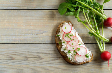 Rye bread with butter and radish.