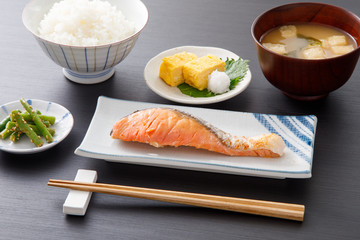焼き鮭の定食