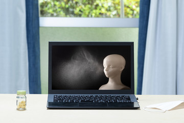 パソコン画面に映る飛沫感染