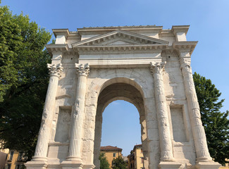 Obraz premium View of the Arco dei Gavi in Verona, Italy