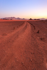 Fototapeta na wymiar strada nel deserto Wadi Rum, in Giordania