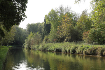 Fototapeta na wymiar Canal de l'Ourcq