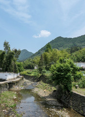 Hui-style buildings, Hui-style villages, and green creepers Quiet mountain village, with ancient buildings with a long history, small bridges and flowing water, very suitable for living