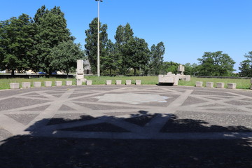 L'esplanade compas raison, place dans le quartier de la Duch&egrave;re &agrave; Lyon - Ville de Lyon - 9 &egrave;me arrondissement - D&eacute;partement du Rh&ocirc;ne - France