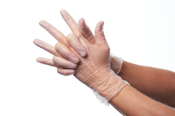 Manos utilizando guantes de latex y de vinilo