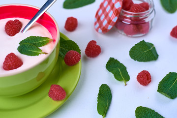 Crema de yogur con frambuesas