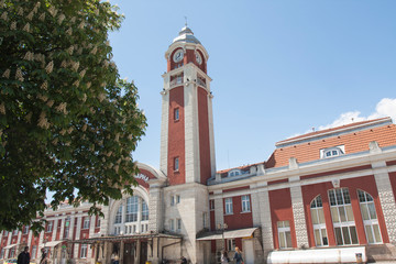 Obraz premium VARNA, BULGARIA - MAY 11, 2015: Railway station, Varna, Bulgaria
