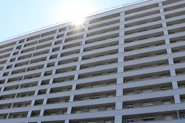 Immeuble d'habitation de type barre HLM dans le quartier de la Duchère à Lyon - Ville de Lyon - 9 ème arrondissement - Département du Rhône - France