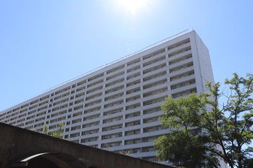 Immeuble d'habitation de type barre HLM dans le quartier de la Duchère à Lyon - Ville de Lyon - 9 ème arrondissement - Département du Rhône - France