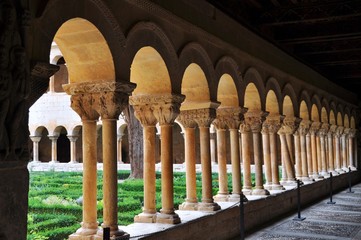 Claustro románico