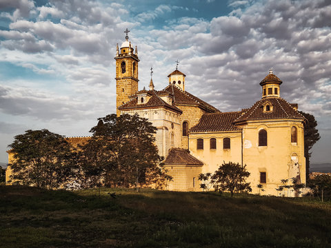 Monasterio de la Cartuja de Granada con cielo con nubles