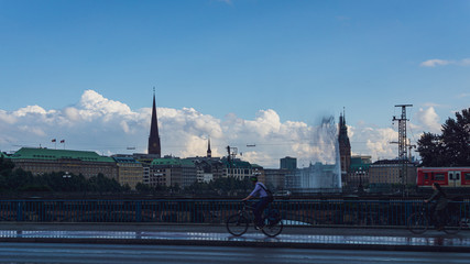 Fototapeta na wymiar Beauty Hamburg city with Alster and Rathaus in day light