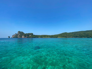 Fototapeta premium wonderful turquoise water in Tonsai bay, Phi Phi Islands, Krabi, Thailand.