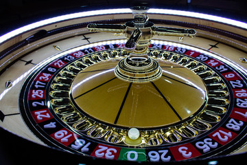 Naklejka premium handmade wooden roulette wheel