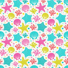 Fototapeta na wymiar Seamless pattern with shells, starfish and corals. Vector illustration with marine life.