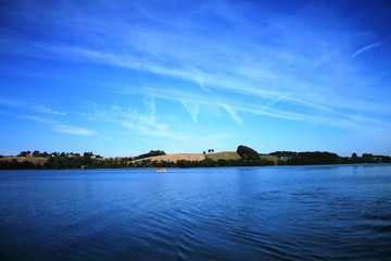Fototapeta na wymiar Piękny widok na jęzioro.