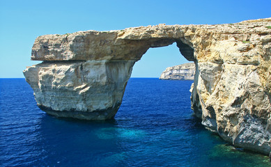 Vista de la Ventana Azul de la isla de Gozo en Malta, una tormenta la destruyó y ya no existe