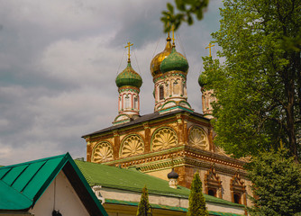Fototapeta na wymiar church with green domes in the suburbs.