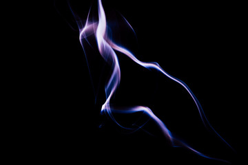 Obraz premium Fond texture abstrait fumée colorée bleu sur fond noir