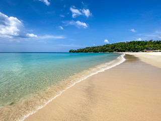 Obraz premium the wonderful beach of the luxury Surin Phuket hotel, Phuket, Thailand
