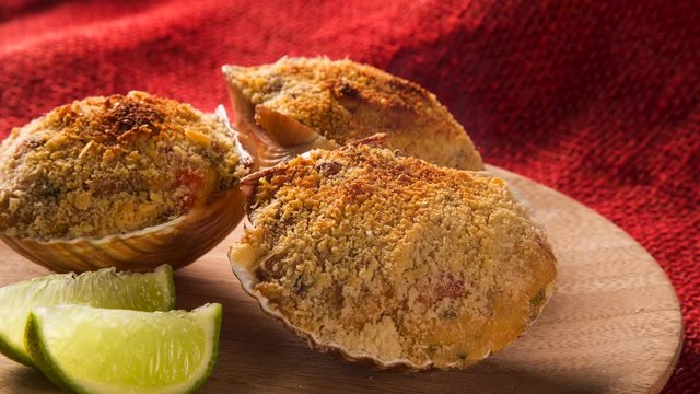 Slide shot hot Siri food portion with lime