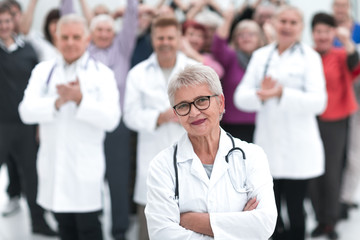 Group doctors and patients clapping their hands to celebrate recovery