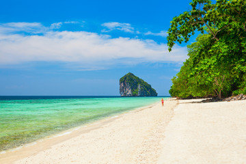 Fototapeta na wymiar Clear water beach in Thailand