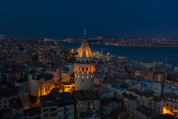 Galata Tower Nachtantenne mit Bosporus-Brücke im Hintergrund © nexusseven
