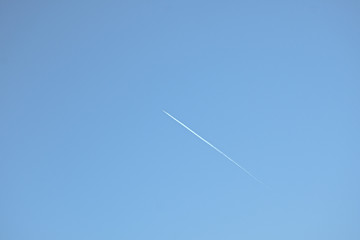 Avion et traces de chemtrails .