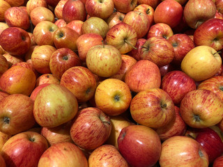Close-up red-yellow apples in a supermarket, food and retail concept