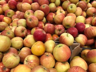 Close-up red-yellow apples in a supermarket, food and retail concept