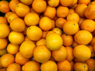 Close-up oranges fruits in a supermarket, food and retail concept