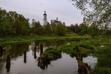 Obraz premium Orthodox Church in the reflection of the river