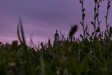 Obraz premium Orthodox Church by the river in the evening sunset