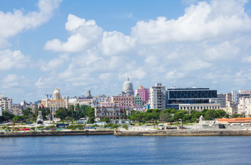 Fototapeta na wymiar view of the city of Havana