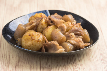 豚肉とジャガイモの炒め物