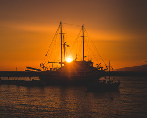 Fototapeta premium sailboat at sunset