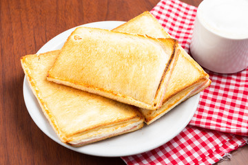 Fototapeta na wymiar tostados con cafe con leche