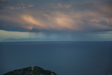 Fototapeta na wymiar storm clouds over the sea