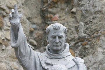 Fototapeta na wymiar statue of a saint
