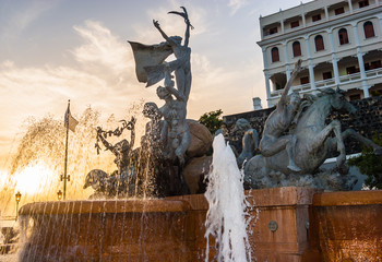 Fototapeta premium Fountain on the Paseo de Princessa Old San Juan, Puerto Rico,USA
