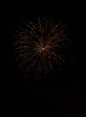 Obraz premium Explosive colorful fireworks display celebrating the fourth of July holiday leaving room for copy..